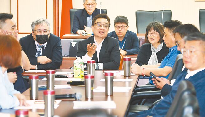 立法院交通委员会「镜电视申设及后续争议调阅专案小组」第3次全体委员会议，由小组召集人林国成（中）主持会议。（姚志平摄）