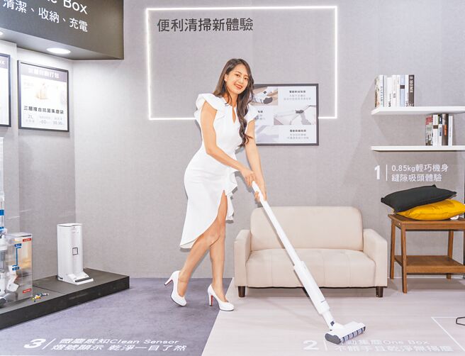 Panasonic自动集尘One Box吸尘器，MC-KC1W，建议售价1万1500元，预计5月底上市。（吴松翰摄）