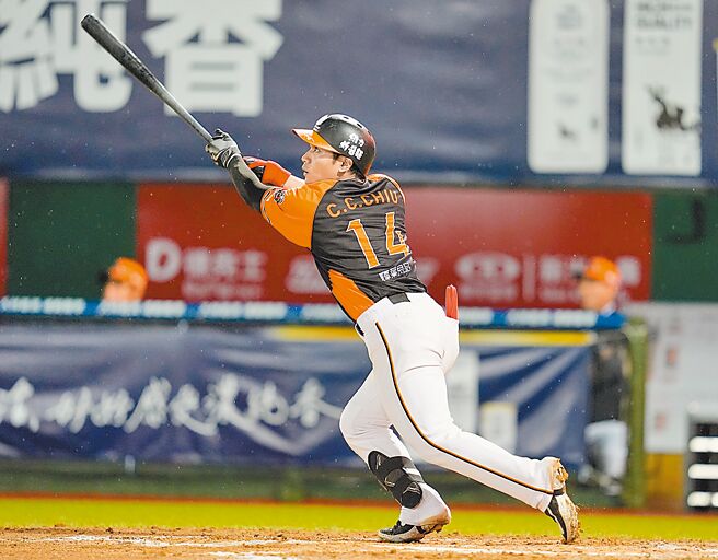 統一獅外野手邱智呈22日作客天母在7局上敲出本季首轟。（統一獅提供）
