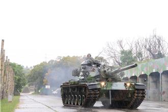 裝甲586旅戰備   出動M60A3戰車、雲豹甲車演練
