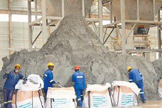 全球矿产争夺战 中国占上风