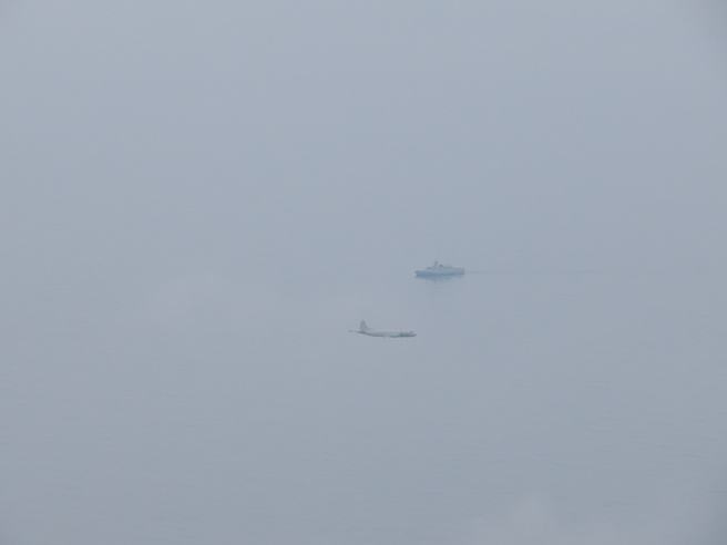 P-3C反潜机23日执行警戒共机任务，侦获江岛级护卫舰、旅洋3型飞弹驱逐舰、海警船等。( 国防部提供 )