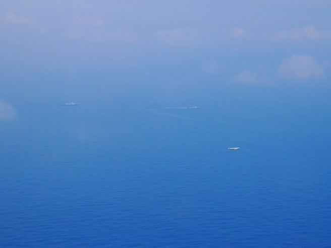 P-3C反潜机23日执行警戒共机任务，侦获江岛级护卫舰、旅洋3型飞弹驱逐舰、海警船等。( 国防部提供 )