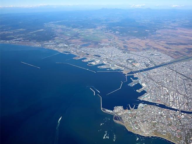 去年10月台灣漁船在日本釧路港東北方630浬公海捕撈秋刀魚，一名菲籍船員遭滾輪絞傷身亡。圖為釧路港，示意圖。（翻攝自日本國土交通省網站）