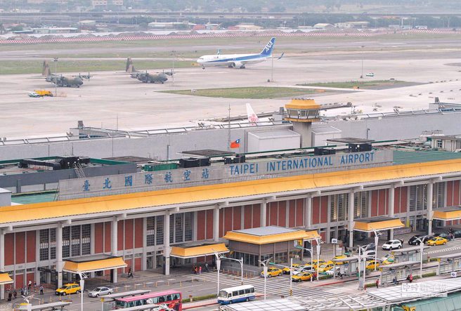 男子在松山机场安尖石，乱喷防狼喷雾剂，辩称：测试还能否使用。（中时资料照）