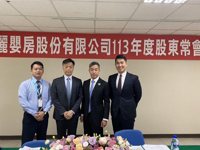 丽婴房今股东会由董事长林柏苍（右二）带领新团队扩展东南亚市场。图／丽婴房提供