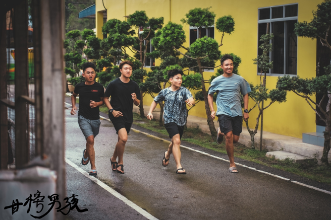 全片都在馬來西亞取景，描述隔代教養的《甘榜男孩》，同時也入圍公視學生劇展初選。(照片/義守大學提供)