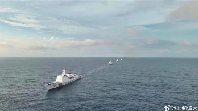 大陸海警在台灣東部外海進行演練，大陸官媒「玉淵譚天」稱，意味對台灣本島明確執法權的開始。（玉淵譚天）