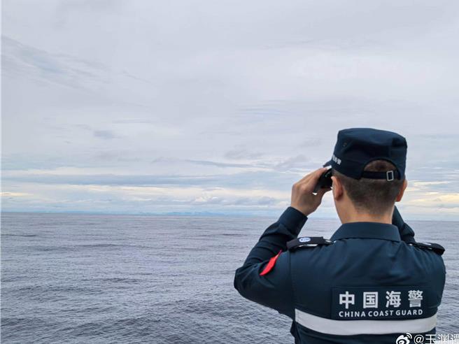 大陸海警在台灣東部外海進行演練，大陸官媒「玉淵譚天」稱，意味對台灣本島明確執法權的開始。（玉淵譚天）