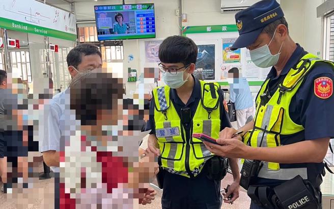 三义邮局人员通报三义分驻所员警赶到极力劝说彭女免于被骗。（读者提供／谢明俊苗栗传真）