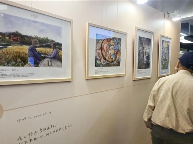 第10屆癌症希望基金會「彩繪希望」繪畫比賽總計168件作品參賽，其中31幅作品脫穎而出，將在10間醫院巡迴展覽。（王家瑜攝）