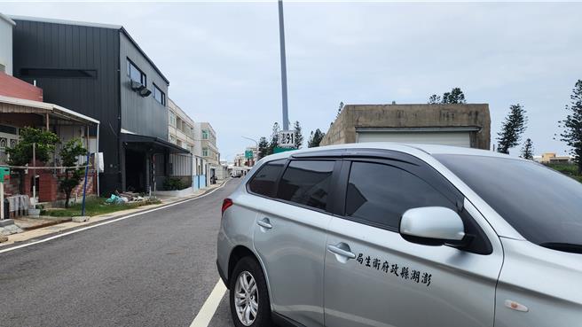 离职员工爆海胆重金属超摽且窜改日期，澎湖卫生局23日启动稽查，突击厂商的赤崁仓储。（许逸民摄）