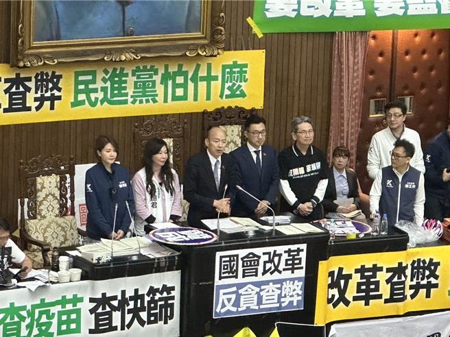 第77届世卫大会（WHA）将于27日在瑞士日内瓦举行，立法院副院长江启臣今晚带领三党立委代表前往瑞士，立法院长韩国瑜今在院会宣布，他们要代表2300万同胞，表达三个愿望。（杨亚璇摄）