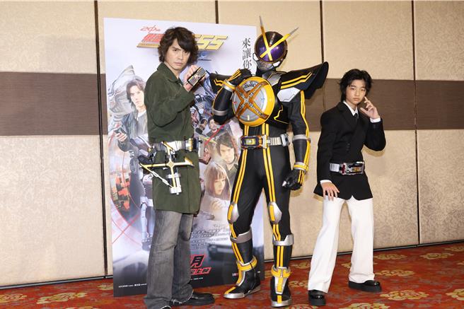 村上幸平和白润音出席《假面骑士555 20th 復活的天堂》媒体茶会。（图／孙伊萱摄）