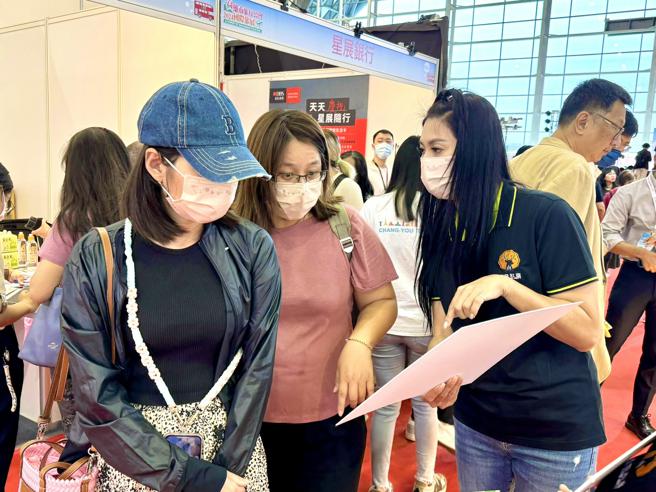 「高雄一日农夫体验趣」引起许多人的兴趣。（图／高雄市农业局）