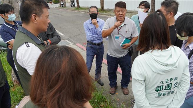 善化区莲潭里屡有公共瓦斯管在私有地被挖断，善化区公所24日邀瓦斯公司会勘揪出原因。（程炳璋摄）