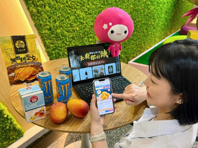 momo购物网全站芒果及周边美食商品数飙升逾1000品，近两周芒果美食销售年增双位数。（momo购物网提供／古明弘台北传真）