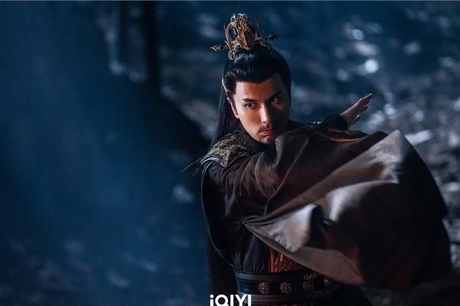 黄志玮现身《狐妖小红娘月红篇》与杨幂相隔15年再对战。（图／爱奇艺国际站提供）