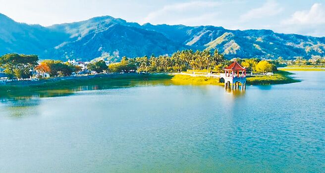 美浓商圈促进会为行销在地观光，原本预计今年端午节将在美浓湖（见图）办理龙舟或立桨赛，不过经向市府观光局申请经费未果，今年确定无法办龙舟赛。（林雅惠摄）