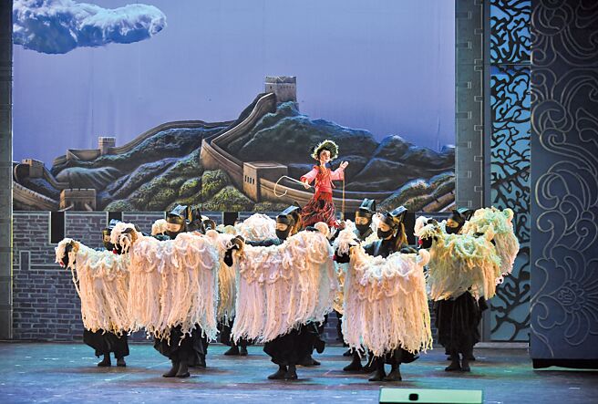 河北省秦皇岛市山海关区最近出现「孟姜女哭倒长城处」石碑，引起大陆舆论热议。（新华社）