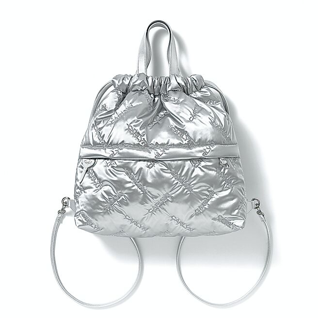 CARLYN Twee束口后背包，4380元。（CARLYN提供）