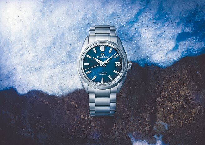Grand Seiko午夜藍岩手山紋Evolution 9高振頻機械腕表，30萬元，僅在台北101旗艦店獨賣。（Grand Seiko提供）