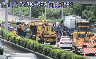 國1南下岡山段「4車連環撞」！車流回堵3公里 