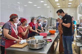 元亨寺号召500志工端午包粽 9000颗粽子捐新北社会局