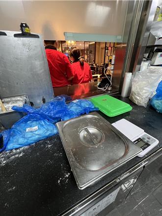 远百A13朱记馅饼「猪肉生到发亮」 　卫生局稽查揪2缺失