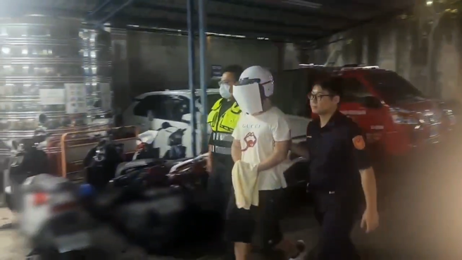 文山區一處更生機構窗戶玻璃及天花板被槍擊，警方2小時就逮捕空氣槍惡煞。（翻攝畫面）