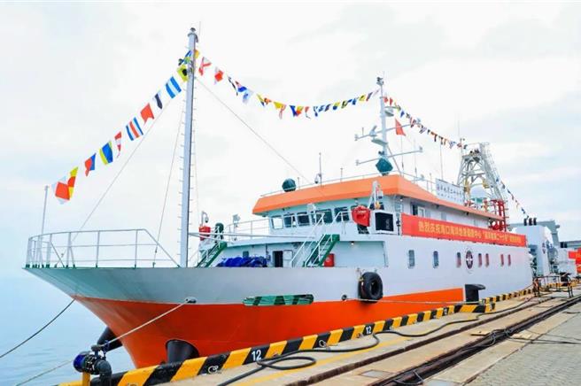 海洋强国利器！陆首艘海岛礁综合地质调查船海洋地质二十六号服役。（海南发布）