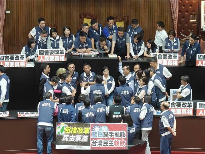 國民黨團總召傅崐萁期盼國會改革下周院會順利通過。（圖取自傅崐萁臉書）