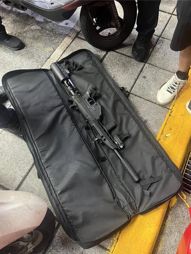 警方查扣空氣步槍。（警方提供）