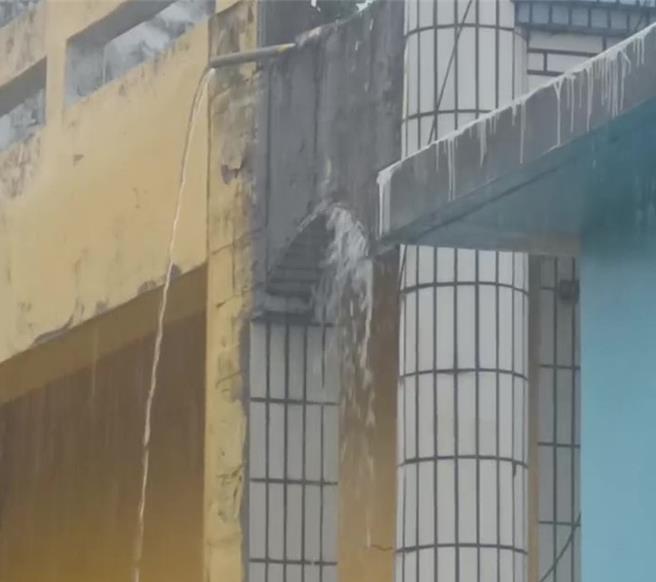 台東縣蘭嶼鄉昨日到今日雨勢不斷。（阿樂本提供／蔡旻妤台東傳真）