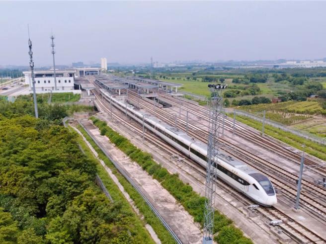 大陆最长城际「地铁」26日中午正式开通营运，运行路线将横跨大湾区内的广州、佛山、东莞、肇庆、惠州等5座城市。（广州地铁）