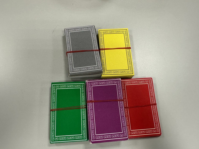 新北市新店警方于11日查获辖区内一间桌游出租社公然聚赌，并当场逮获7名赌客。（图／警方提供）