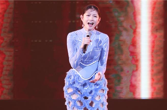 李千那25日登「2024 hito流行音樂獎」頒獎典禮獻唱。（圖／陳俊吉、羅永銘攝）
