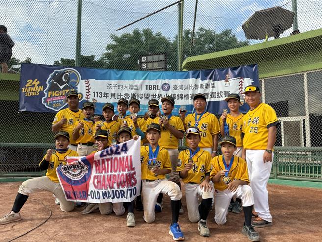 一名善心女士一口氣匯了480萬元到大平國小學校帳戶，豪氣捐款助圓夢，讓孩子們雀躍不已也感激不盡。（大平國小提供／謝佳潾屏東傳真）