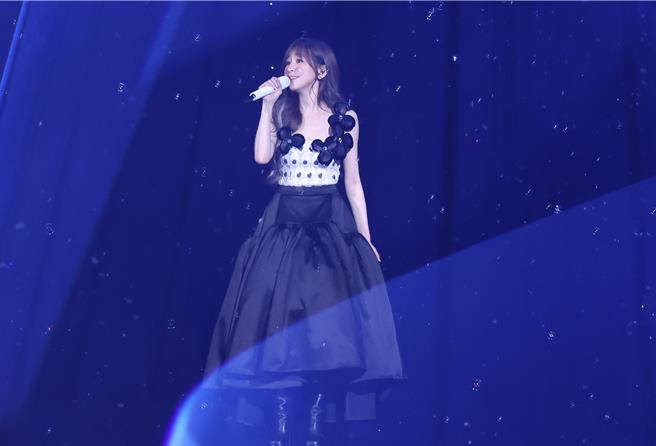 王心凌25日在2024 hito流行音乐奖风光拿奖。（图／陈俊吉、罗永铭摄）