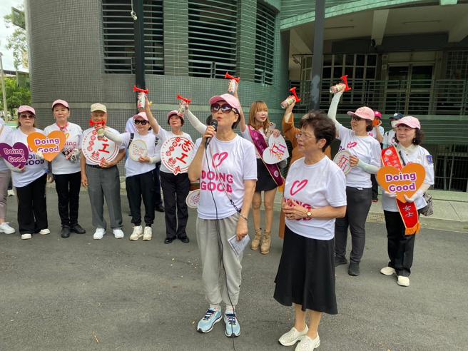 响应全球行善日，25日高雄中央公园举办「全球行善日~由台湾领航为世界祈福」活动。（图片来源：高雄市社会局提供）