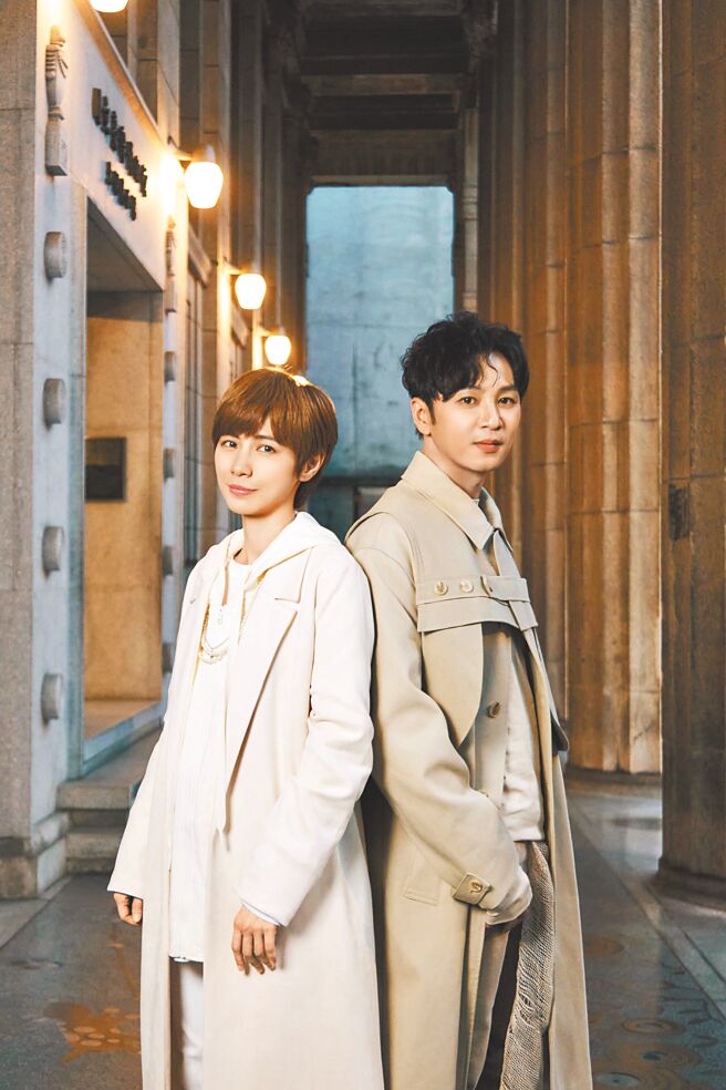 魏嘉瑩（左）聯手 Energy成員書偉合唱《我的婆婆怎麼那麼可愛 2》插曲〈緩緩〉。（相映音樂提供）