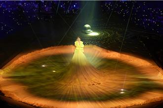 梁靜茹6公尺霸氣裙擺曝光  淚灑舞台自嘲愛哭