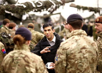 英相擬恢復徵兵！「能改變一生、樂見2女兒當兵」