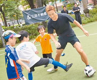 足球》本田圭佑來台 推廣4v4足球