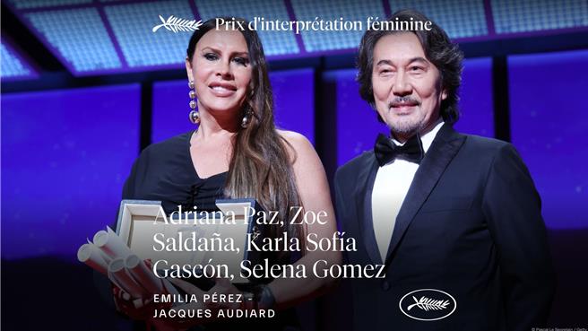 卡洛斯索非亚贾斯康（左）代表领最佳女演员奖，本届一共有4位；右为去年影帝役所广司。（摘自坎城影展官方脸书）