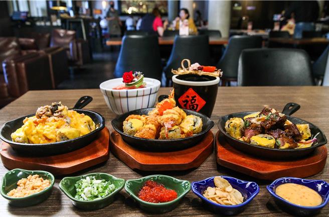 天成文旅-華山町推出一系列「鐵板火山卷」，包括松露菌菇滑蛋、日式炸蝦及黑椒骰子牛等口味，顛覆吃貨挑剔的胃。（天成文旅-華山町提供）