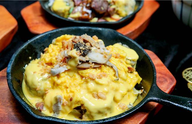 松露菌菇香氣與滑嫩的蛋香完美融合，口感層次豐富。（天成文旅-華山町提供）