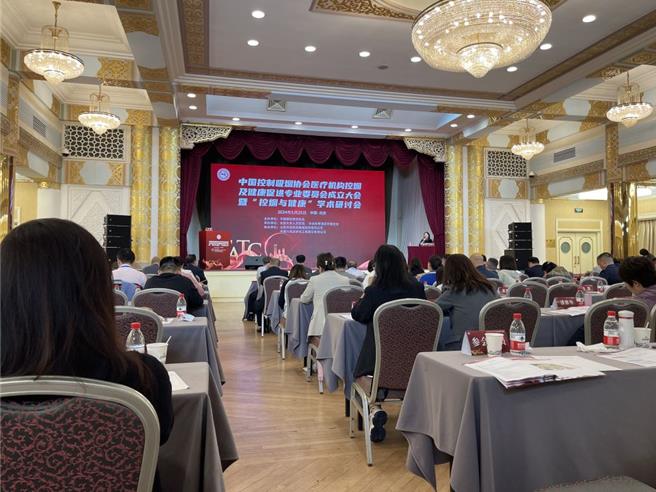 中国控制吸菸协会医疗机构控烟及健康促进专业委员会成立大会暨「控菸与健康」学术研讨会25日举行。（新华社）