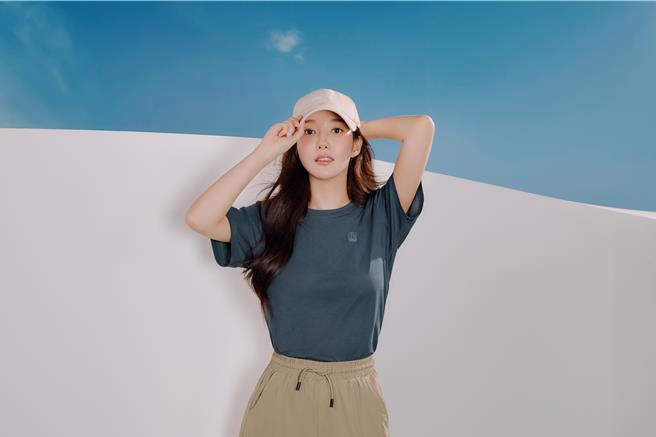 朴敏英笑说，走在台湾街头有好多人和她穿同款 ONE BOY服饰。（ONE BOY提供／朱世凯台北传真）