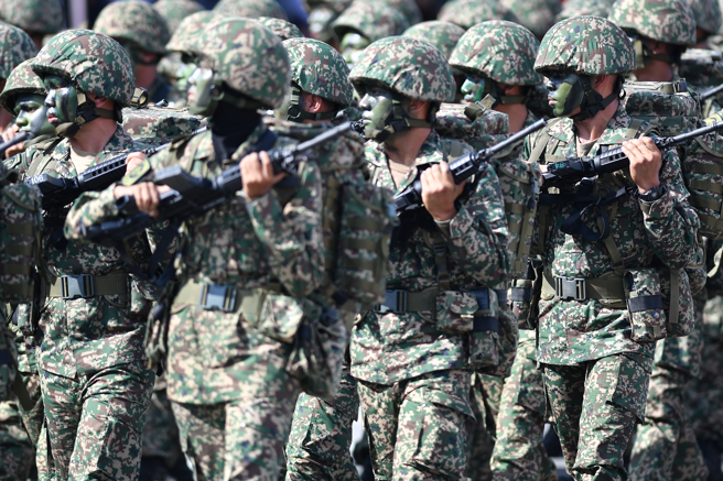 新竹地院法官审酌，彭男与女童本互不相识，却逞一己私欲猥亵得逞，依法判刑2年。（图：shutterstock／达志）